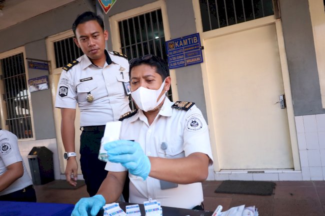 Dukung Usulan Integrasi, Lapas Mojokerto Tes Urine Warga Binaan