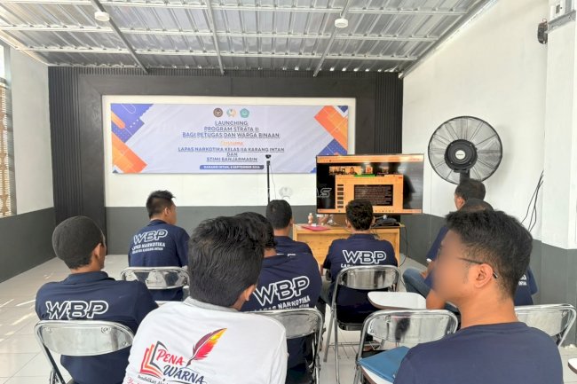 Tempuh Pendidikan S2, Petugas dan Warga Binaan Lapas Narkotika Karang Intan Dalami Manajemen SDM