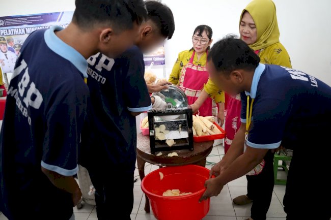 Lapas Mojokerto Kembangkan Kripik Kresna dan Sambal Sambojo sebagai Produk Binaan