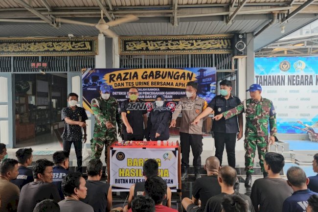 Rutan Kandangan Gandeng APH dan BNNK Perkuat Pencegahan Narkotika melalui Razia dan Tes Urine