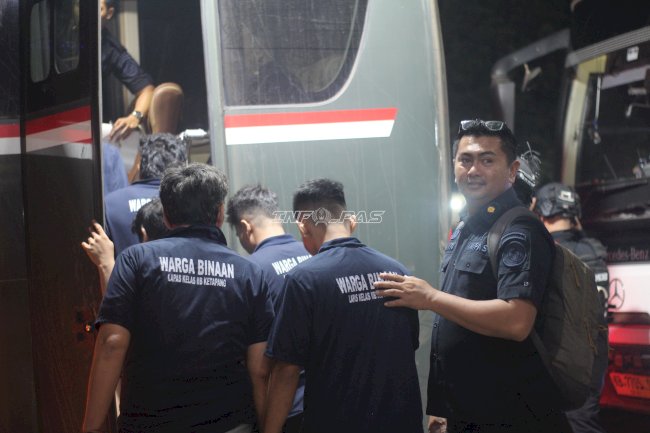 Kanwil Ditjenpas Kalbar Gandeng Brimob Polda Kalbar Pindahkan 105 Warga Binaan dari Lapas Ketapang