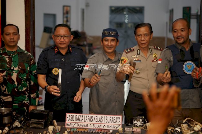 Perkuat Pengawasan, Lapas Surabaya Gelar Penggeledahan Gabungan dan Tes Urine