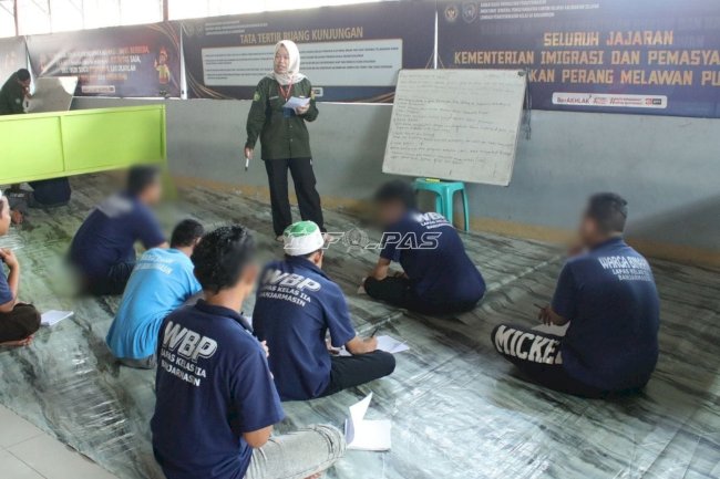 Tiga Jenjang, Tiga Materi, Warga Binaan Lapas Banjarmasin Aktif Belajar bersama PKBM Azzahra