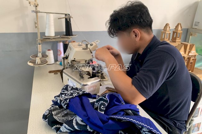 Rajut Keterampilan, Lapas Kotabaru Bekali Warga Binaan Keahlian Menjahit