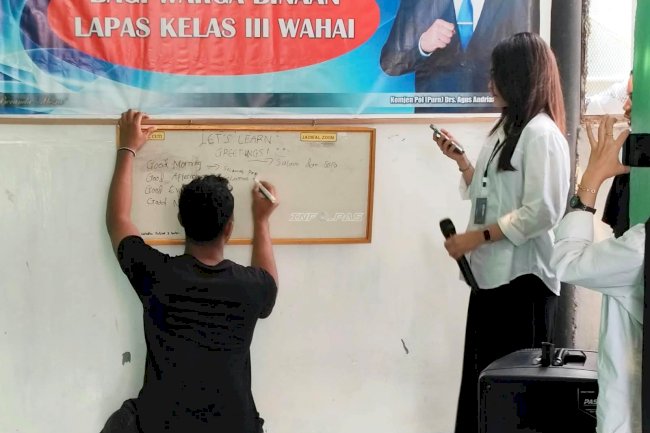 Perdana Belajar Bahasa Inggris, Warga Binaan Lapas Wahai Antusias 