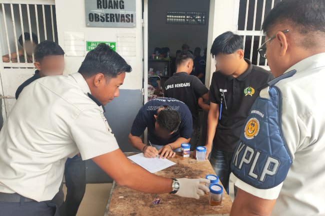 Lapas Kendari Tes Urine Warga Binaan sebagai Deteksi Dini Narkoba