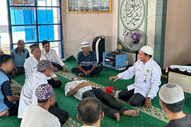 Rutan Marabahan bersama Kemenag Batola Berikan Pembelajaran Tata Cara Memandikan Jenazah bagi Warga Binaan