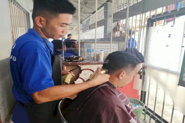 Rutan Rantau Bekali Warga Binaan dengan Keterampilan Potong Rambut, Persiapan Kembali ke Masyarakat