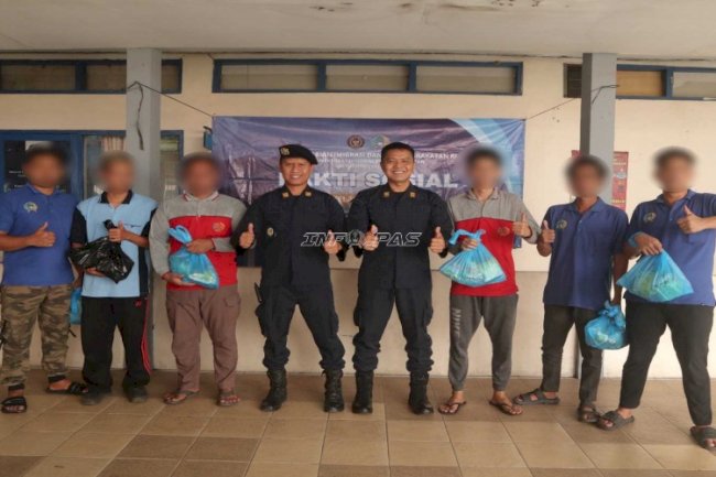 Wujudkan Pemasyarakatan Humanis, Rutan Marabahan Salurkan Paket Sembako bagi Warga Binaan