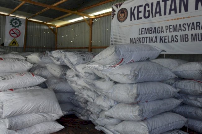 Karya Warga Binaan Bernilai Ekonomi, Lapas Narkotika Muara Sabak Kembali Ekspor Arang