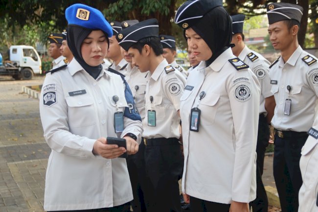 Jaga Integritas dan Kedisiplinan, Satopspatnal Rutan Pelaihari Periksa Handphone dan Atribut Pegawai
