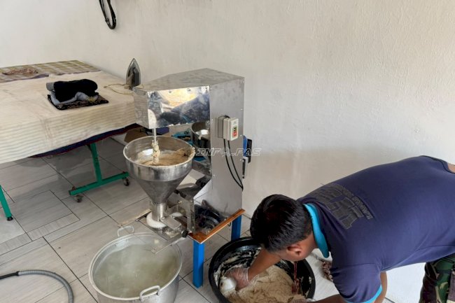 Gunakan Mesin Pengolah, Warga Binaan Lapas Mojokerto Tekuni Produksi Pentol