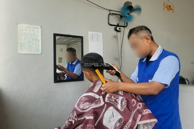 Asah Keterampilan Barbershop, Warga Binaan Lapas Tanjung Siapkan Bekal Kerja