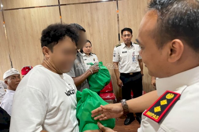 Hadir dan Peduli, Bapas Denpasar Salurkan Bantuan Sembako bagi Klien Pemasyarakatan di Tabanan