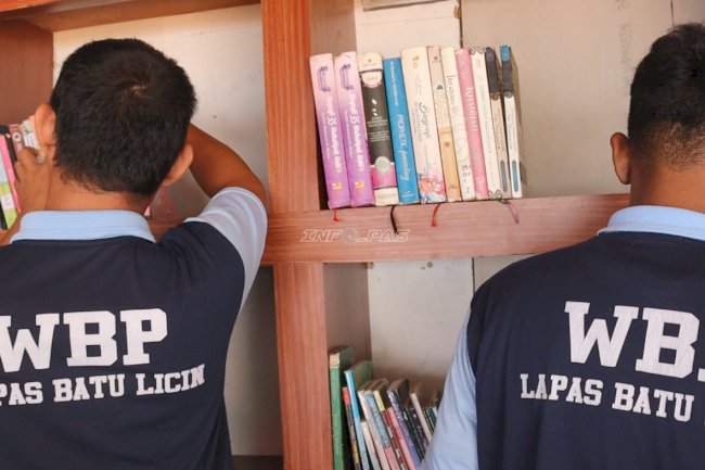 Buku Keagamaan Jadi Pilihan, Warga Binaan Lapas Batulicin Antusias Membaca