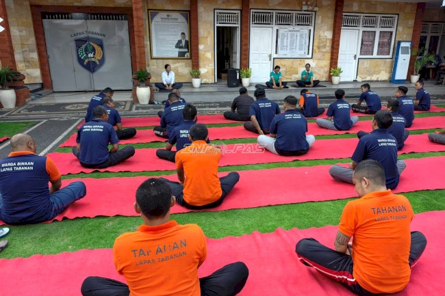 Latih Fokus dan Konsentrasi, Warga Binaan Lapas Tabanan Ikuti Yoga Bersama