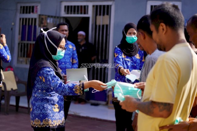 Hadapi Kabut Asap, Lapas Narkotika Karang Intan Bagikan Masker bagi Warga Binaan
