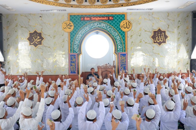 Jumat Berkah di Lapas Pemuda Madiun, Kalapas Ajak Warga Binaan Makan Bersama