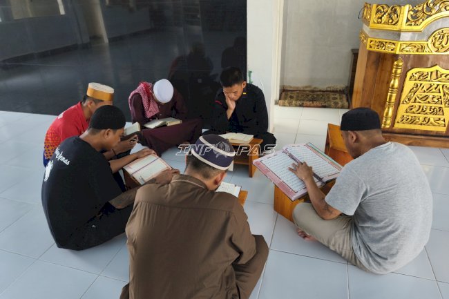 Perbaiki Bacaan Al-Qur'an, Rutan Kolaka Bina Warga Binaan dengan Metode Talaqqi
