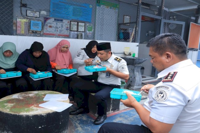 Makan Cadong Bersama, Kalapas Blitar Perkuat Komunikasi dengan Warga Binaan