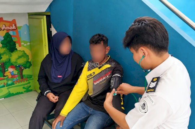 Tempuh Puluhan Kilometer Demi Rindu, Pengunjung Lapas Wahai Dapat Layanan Kesehatan Gratis