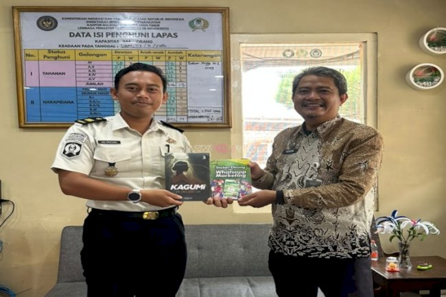 Jendela Ilmu, Lapas Mojokerto Terima Buku Karya Klien Bapas Surabaya