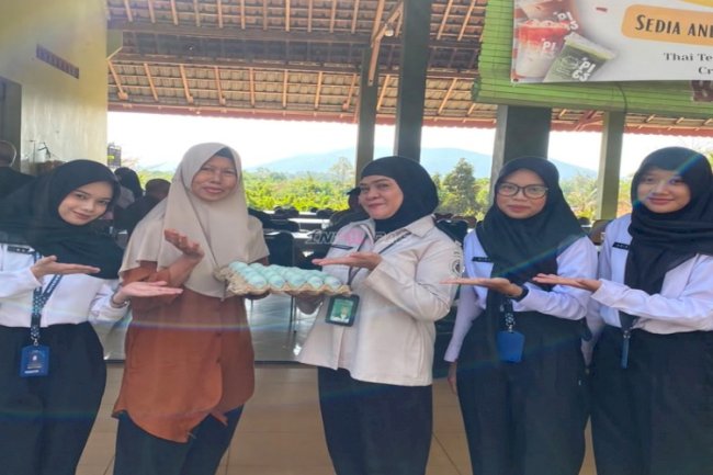 Dari Dapur Pembinaan ke Meja Konsumen, Telur Asin Warga Binaan Rutan Pelaihari Disalurkan ke UMKM