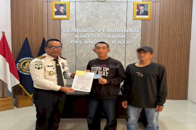 LPKA Palangka Raya Serahkan KTP kepada Anak Binaan sebagai Pemenuhan Hak Administrasi