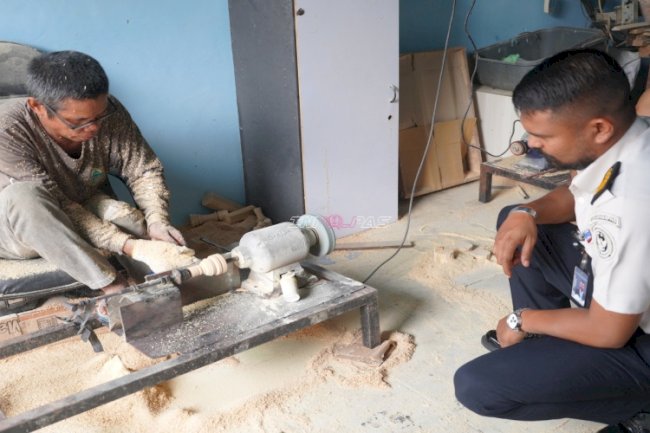 Tekuni Pembuatan Catur, Warga Binaan Lapas Narkotika Karang Intan Asah Keterampilan dan Kemandirian