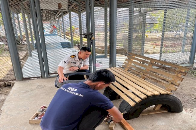 Ban Bekas Naik Kelas, Warga Binaan Lapas Tanjungpandan Produksi Kursi Pesanan Warung Kopi