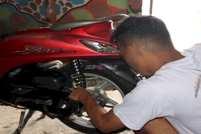 Asah Keterampilan Otomotif, Warga Binaan Lapas Ambon Perbaiki Sepeda Motor