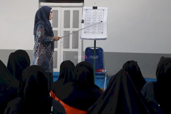 Bersama Kemanag Kab. HSU, Lapas Amuntai Konsisten Bina Bacaan Al-Qur’an Warga Binaan Perempuan