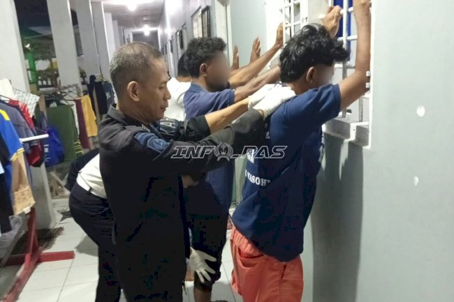 Jaga Kondusivitas, Rutan Masohi Gelar Razia Insidentil di Blok Hunian
