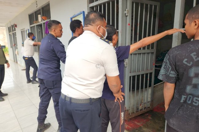 Cegah Gangguan Kamtib, Lapas Tual Gelar Penggeledahan Blok Hunian