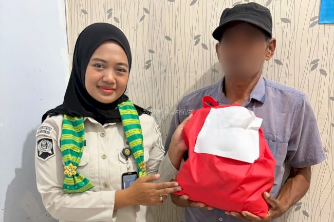 Wujud Kepedulian Sosial, Bapas Baubau Bagikan Paket Sembako kepada Klien yang Membutuhkan