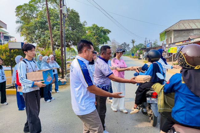 Lapas Kendari Gelar Jumat Berkah, Bagikan Nasi Kotak kepada Warga