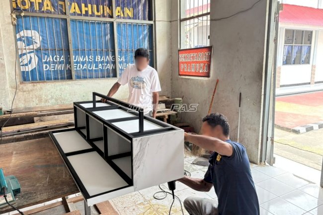 Lapas Ambon Selesaikan Pesanan Lemari Gantung, Kualitas Karya Warga Binaan Diapresiasi