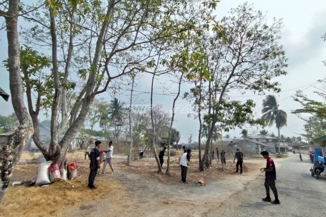 Ajak Masyarakat Peduli Kebersihan, Lapas Geser Gelar Bakti Sosial di Dusun Kilwaru