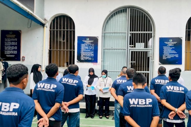 Hadapi Kabut Asap, Lapas Bandanaira Bagikan Masker kepada Warga Binaan