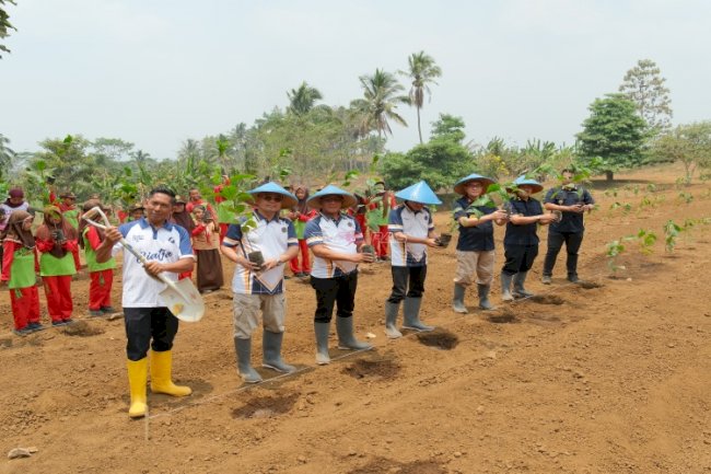 SAE L’Sima Ngajum Tanam 1.000 Bibit Kopi Dan Kedelai, Libatkan Murid SD dalam Edukasi Ketahanan Pangan
