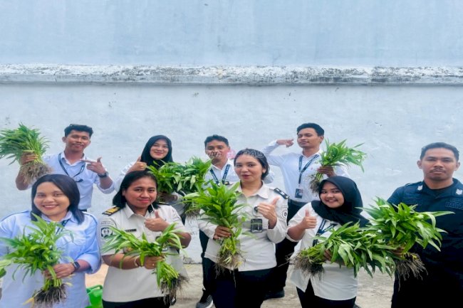 Panen Berlanjut, Lapas Saparua Hasilkan 30 Ikat Kangkung