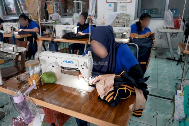 Kian Produktif, Warga Binaan Lapas Perempuan Malang Jahit 110 Pimnas UM