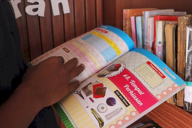 Antusias Baca Buku Pengetahuan Umum, Warga Binaan Manfaatkan Pojok Baca Lapas Batulicin
