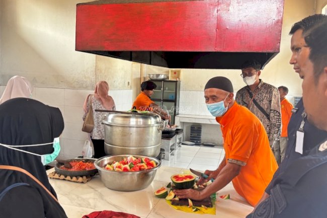 Lapas Namlea Gandeng Dinkes Kab. Buru Lakukan IKL Perpanjangan Sertifikat Laik Hygiene