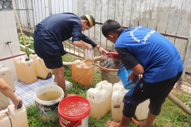 Hadapi Kekeringan, Lapas Tanjung Terima Pasokan 2.000 Liter Air Bersih