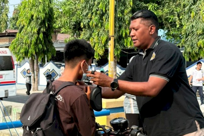 Rutan Majene Bagikan Paket Snack, Vitamin, dan Masker bagi Masyarakat Sekitar