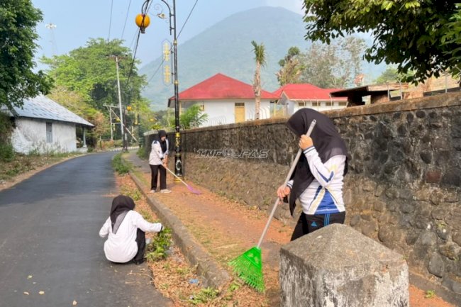 Peduli Lingkungan dan Keselamatan Pengguna Jalan, Lapas Bandanaira Bersihkan Area Sekitar Benteng Belgica