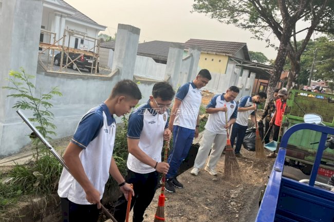 Rutan Rantau dan DLH Tapin Gotong Royong Bersihkan Lingkungan