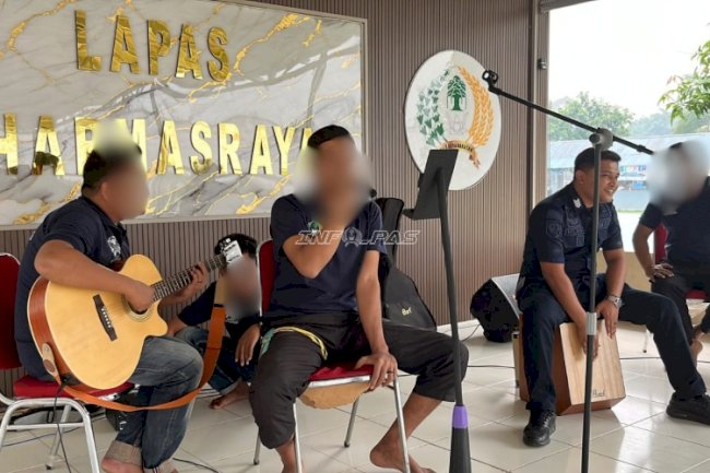 Asah Bakat dan Kreativitas, Warga Binaan Lapas Dharmasraya Aktif Berlatih Musik