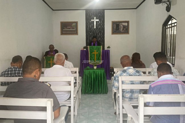 Bina Mental dan Spiritual, Warga Binaan Lapas Wahai Ikuti Ibadah Minggu